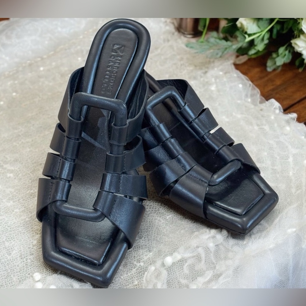 Mercedes Castillo Leather Slide Sandal (Women) Like new Size 6.5M